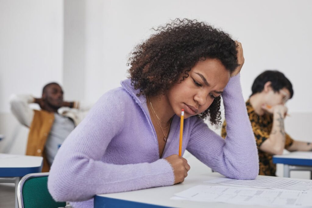 Projeto cria política de alfabetização de jovens e adultos