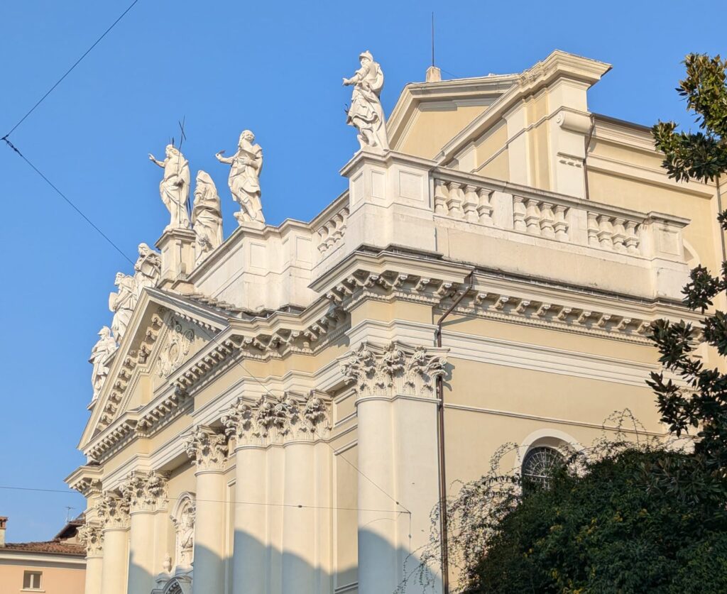 Quando a fé dispensa a ciência, o raio faz a auditoria
